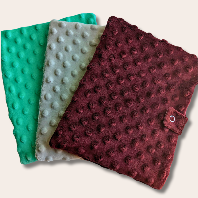 Protège carnet de santé avec double rangement.